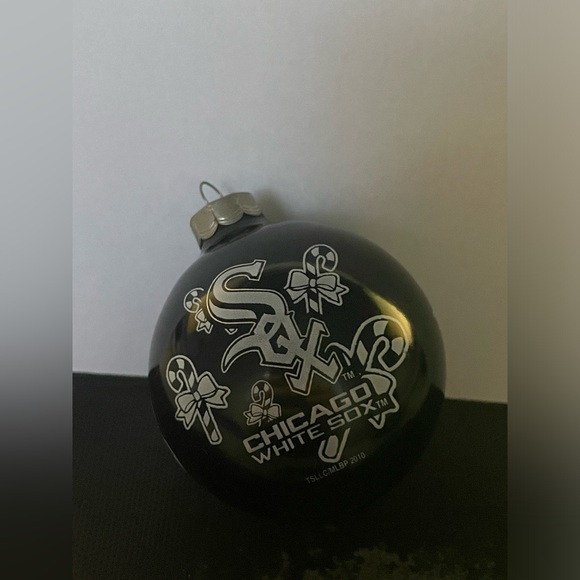 MLB Chicago White Sox 2010 Collectible Ornament - Picture 1 of 8